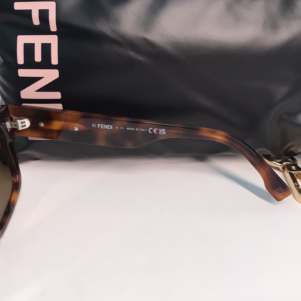 NEW AUTHENTIC Fendi Tortoise Sunglasses FE40091U 53E - Picture 8 of 13